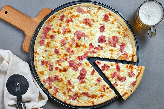 Pizza de jamón y queso